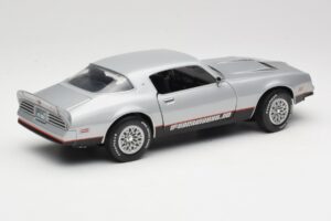 Pontiac Firebird Formula Prata ERTL 1:18 33514 Metal - imagem 3 de 8