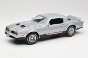 Pontiac Firebird Formula Prata ERTL 1:18 33514 Metal