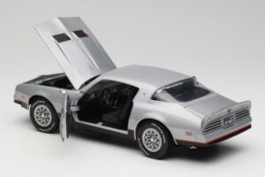 Pontiac Firebird Formula Prata ERTL 1:18 33514 Metal - imagem 5 de 8