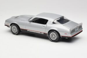 Pontiac Firebird Formula Prata ERTL 1:18 33514 Metal - imagem 7 de 8