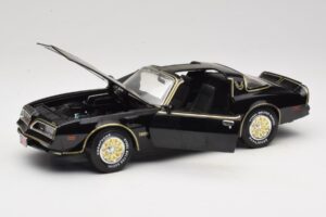 Pontiac Firebird Trans Am SE Smokey and the Bandit Joyride 1:18 33121 Metal - imagem 2 de 8