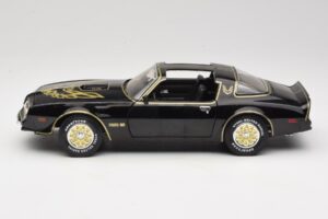 Pontiac Firebird Trans Am SE Smokey and the Bandit Joyride 1:18 33121 Metal - imagem 4 de 8