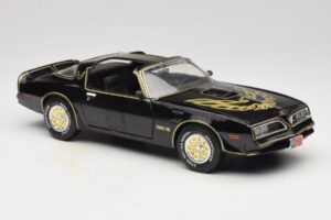 Pontiac Firebird Trans Am SE Smokey and the Bandit Joyride 1:18 33121 Metal - imagem 6 de 8