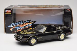 Pontiac Firebird Trans Am SE Smokey and the Bandit Joyride 1:18 33121 Metal - imagem 8 de 8