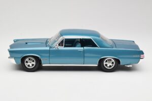Pontiac GTO Hurst Edition Azul Maisto 1:18 531885 Metal - imagem 4 de 8