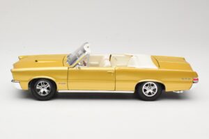 Pontiac GTO Hurst Edition Dourado Maisto 1:18 531884 Metal - imagem 4 de 8