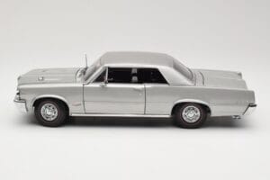 Pontiac GTO Prata Sun Star 1:18 1821 Metal - imagem 4 de 8