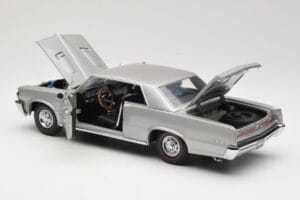 Pontiac GTO Prata Sun Star 1:18 1821 Metal - imagem 5 de 8