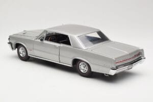 Pontiac GTO Prata Sun Star 1:18 1821 Metal - imagem 7 de 8