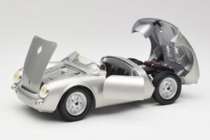 Porsche 550 A Spyder Prata Maisto 1:18 50314 Metal - imagem 2 de 8