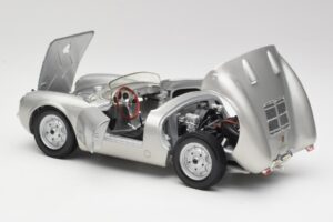 Porsche 550 A Spyder Prata Maisto 1:18 50314 Metal - imagem 5 de 8