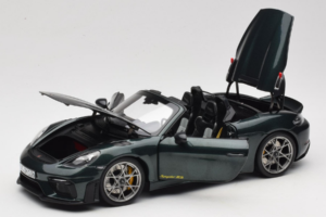 Porsche 718 Spyder RS Weissach Pack Forest Green Norev 1:18 187272 Metal - imagem 2 de 8
