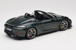 Porsche 718 Spyder RS Weissach Pack Forest Green Norev 1:18 187272 Metal - imagem 3 de 8