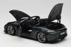 Porsche 718 Spyder RS Weissach Pack Forest Green Norev 1:18 187272 Metal - imagem 5 de 8