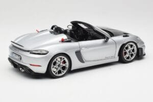 Porsche 718 Spyder RS Weissach Pack GT-Silver Metallic Norev 1:18 187270 Metal - imagem 3 de 8