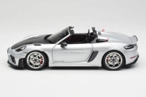 Porsche 718 Spyder RS Weissach Pack GT-Silver Metallic Norev 1:18 187270 Metal - imagem 4 de 8