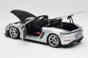 Porsche 718 Spyder RS Weissach Pack GT-Silver Metallic Norev 1:18 187270 Metal - imagem 5 de 8