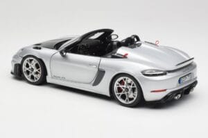 Porsche 718 Spyder RS Weissach Pack GT-Silver Metallic Norev 1:18 187270 Metal - imagem 7 de 8