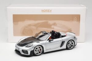 Porsche 718 Spyder RS Weissach Pack GT-Silver Metallic Norev 1:18 187270 Metal - imagem 8 de 8