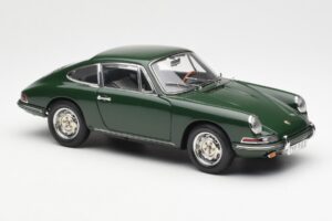 Porsche 901 Verde CMC 1:18 M-067B Metal - imagem 4 de 6