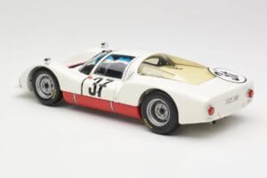 Porsche 906 K #37 V. Elford / B. Pon Porsche System 24 Hours of Le Mans 1967 Minichamps 1:18 100676137 Metal - imagem 7 de 8
