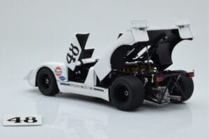 Porsche 908/02 #48 S. McQueen / P. Revson 12 Hours of Sebring 2nd Place Post Race Version 1970 AUTOart 1:18 87072 Metal - imagem 5 de 8
