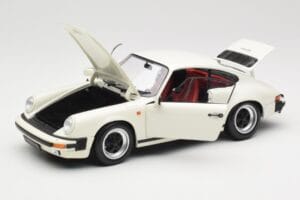 Porsche 911 930 Carrera 3.2 Grand Prix White Minichamps 1:18 100063024 Metal - imagem 2 de 8