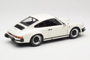 Porsche 911 930 Carrera 3.2 Grand Prix White Minichamps 1:18 100063024 Metal - imagem 3 de 8