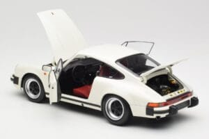 Porsche 911 930 Carrera 3.2 Grand Prix White Minichamps 1:18 100063024 Metal - imagem 5 de 8