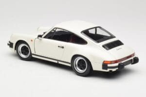 Porsche 911 930 Carrera 3.2 Grand Prix White Minichamps 1:18 100063024 Metal - imagem 7 de 8