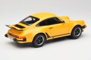 Porsche 911 930 Turbo 3.0 Amarelo Norev 1:18 187579 Metal - imagem 3 de 8
