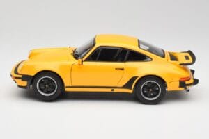 Porsche 911 930 Turbo 3.0 Amarelo Norev 1:18 187579 Metal - imagem 4 de 8