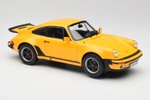 Porsche 911 930 Turbo 3.0 Amarelo Norev 1:18 187579 Metal - imagem 6 de 8