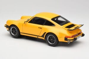 Porsche 911 930 Turbo 3.0 Amarelo Norev 1:18 187579 Metal - imagem 7 de 8