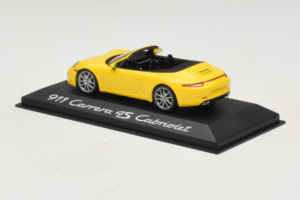 Porsche 911 991 Carrera 4S Cabriolet Amarelo Minichamps 1:43 WAP0201120C Metal - imagem 3 de 5