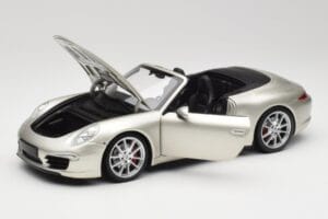 Porsche 911 991 Carrera S Cabriolet GT Prata Metálico Minichamps 1:18 100061030 Metal - imagem 2 de 8