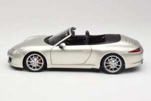 Porsche 911 991 Carrera S Cabriolet GT Prata Metálico Minichamps 1:18 100061030 Metal - imagem 4 de 8