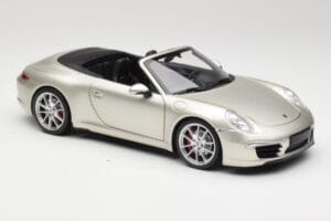 Porsche 911 991 Carrera S Cabriolet GT Prata Metálico Minichamps 1:18 100061030 Metal - imagem 6 de 8