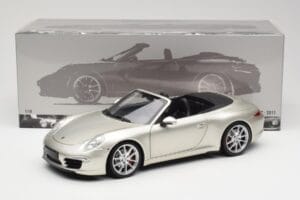 Porsche 911 991 Carrera S Cabriolet GT Prata Metálico Minichamps 1:18 100061030 Metal - imagem 8 de 8