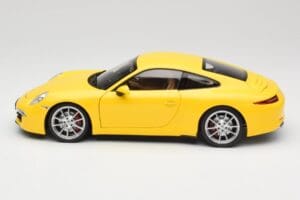 Porsche 911 991 Carrera S Racing Yellow Minichamps 1:18 100061021 Metal - imagem 4 de 8