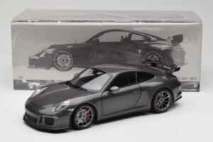 Porsche 911 991 GT3 Grey Metallic Minichamps 1:18 110062720 Metal - imagem 8 de 8