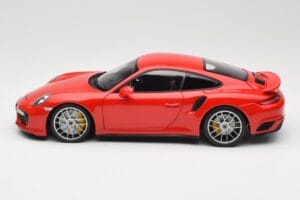 Porsche 911 991 Turbo S Guards Red Minichamps 1:18 110067122 Metal - imagem 4 de 8