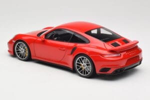 Porsche 911 991 Turbo S Guards Red Minichamps 1:18 110067122 Metal - imagem 7 de 8