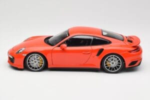 Porsche 911 991 Turbo S Lava Orange Minichamps 1:18 110067120 Metal - imagem 4 de 8