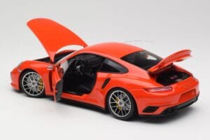 Porsche 911 991 Turbo S Lava Orange Minichamps 1:18 110067120 Metal - imagem 5 de 8