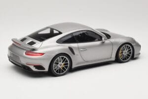 Porsche 911 991 Turbo S Prata Minichamps 1:18 113067126 Metal - imagem 3 de 8