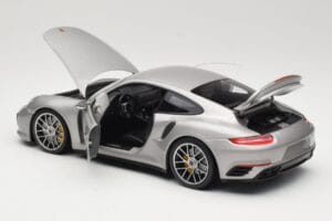 Porsche 911 991 Turbo S Prata Minichamps 1:18 113067126 Metal - imagem 5 de 8