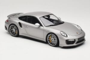 Porsche 911 991 Turbo S Prata Minichamps 1:18 113067126 Metal - imagem 6 de 8