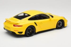 Porsche 911 991 Turbo S Amarelo Com Jantes Pretas Minichamps 1:18 110062321 Metal - imagem 3 de 8