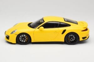 Porsche 911 991 Turbo S Amarelo Com Jantes Pretas Minichamps 1:18 110062321 Metal - imagem 4 de 8